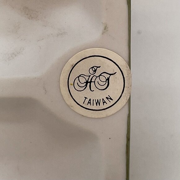 Vintage Porcelain Figurine Boy Feeding Cat Bessie Pease Gutmann 1985 Taiwan - Picture 10 of 12